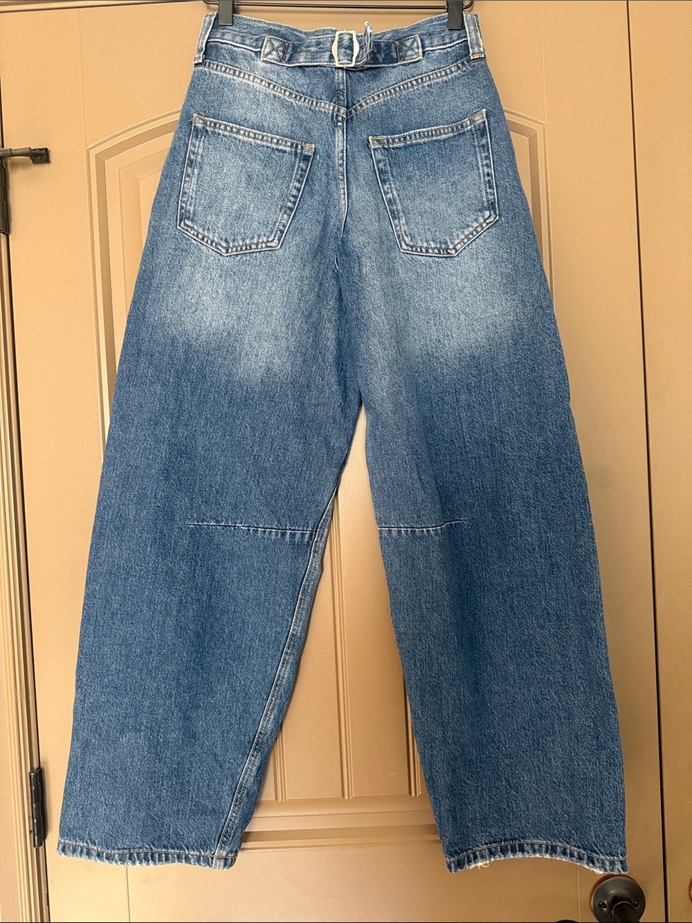 BDG Logan Buckle Baggy Barrel Jeans - Picture 3 of 3